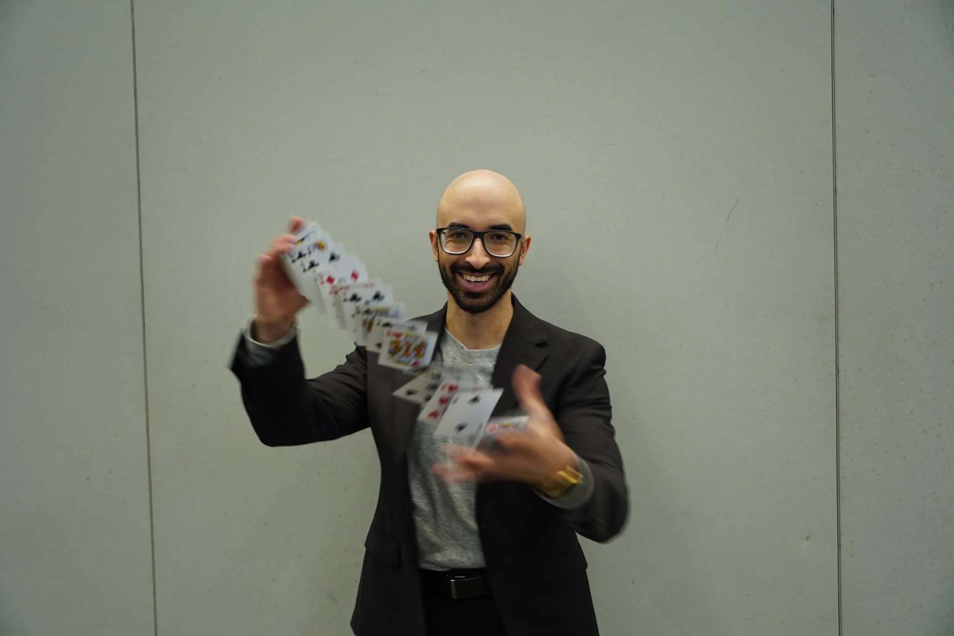 Magician Peter - Magician for Company Party That Entertains All Age Groups